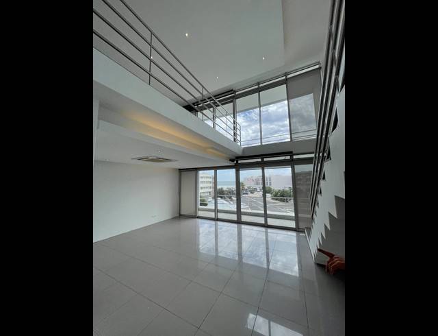 840M² BUILDING TO LET IN LAGOON BEACH